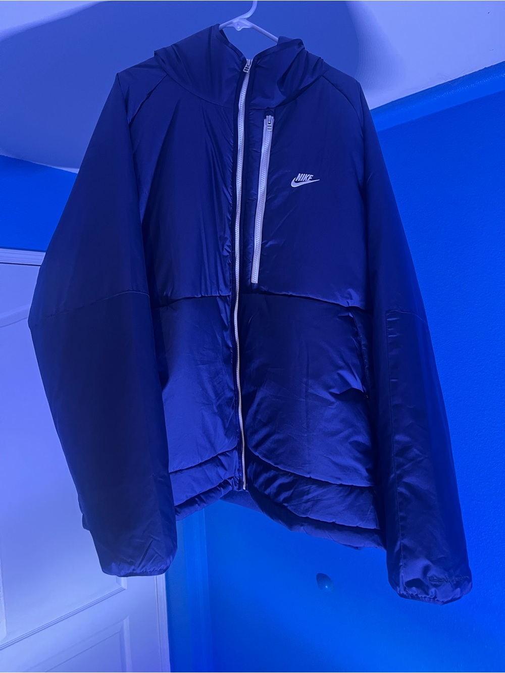 Nike Men’s Black Hooded Puffer with White Zip Detail Therma-Fit